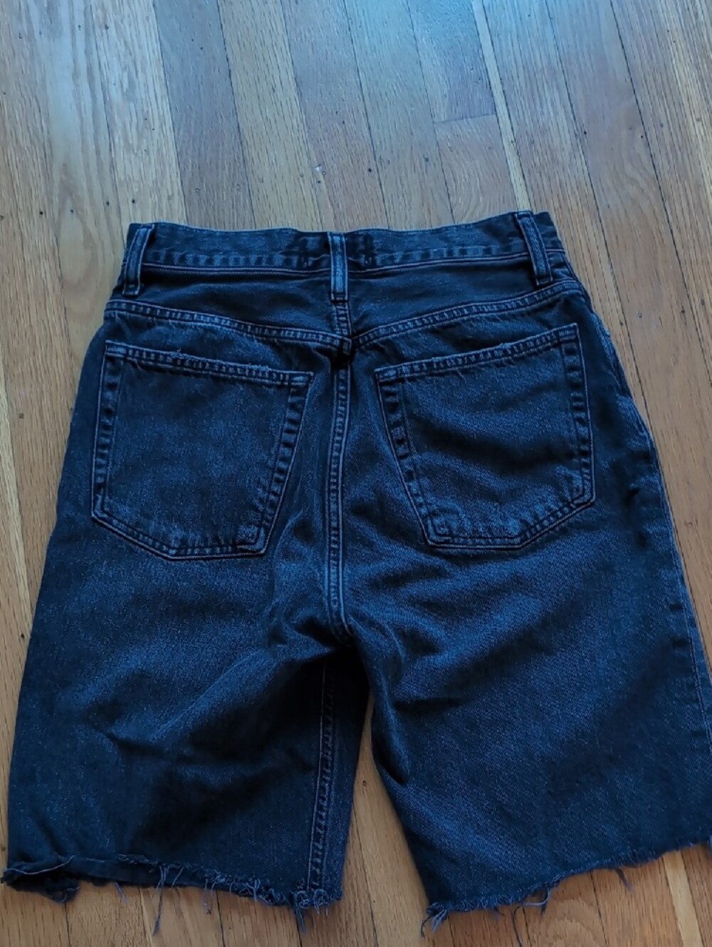 Agolde Black Washed Button-Fly Women's Denim Shorts raw hem 26 waist - Picture 4 of 4